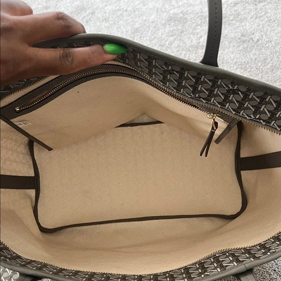 Tory Burch Ever Ready Gray Patterned Tote - Picture 6 of 8